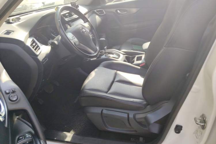 Used Nissan X-Trail 2015 2.0L CVT Comfort MAX Edition 2WD Driver Seat