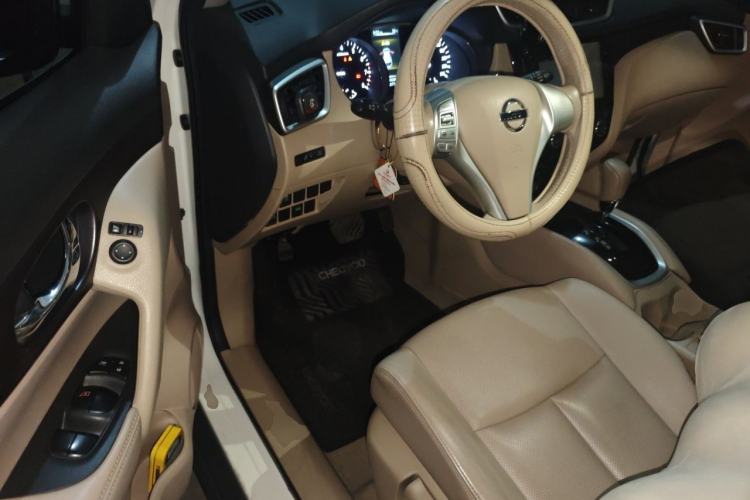 Used Nissan X-Trail 2015 2.0L CVT Comfort MAX Edition 2WD Driver Seat