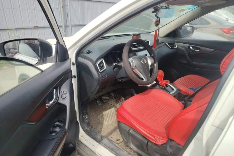 Used Nissan X-Trail 2015 2.0L CVT Comfort MAX Edition 2WD Driver Seat