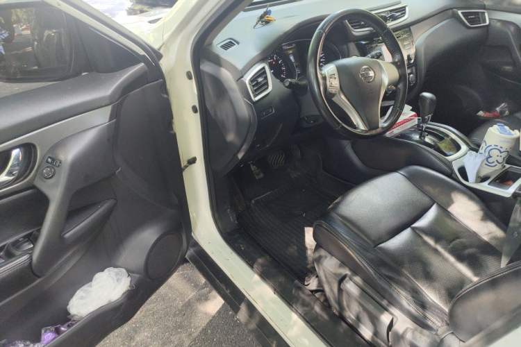 Used Nissan X-Trail 2015 2.0L CVT Comfort MAX Edition 2WD Driver Seat