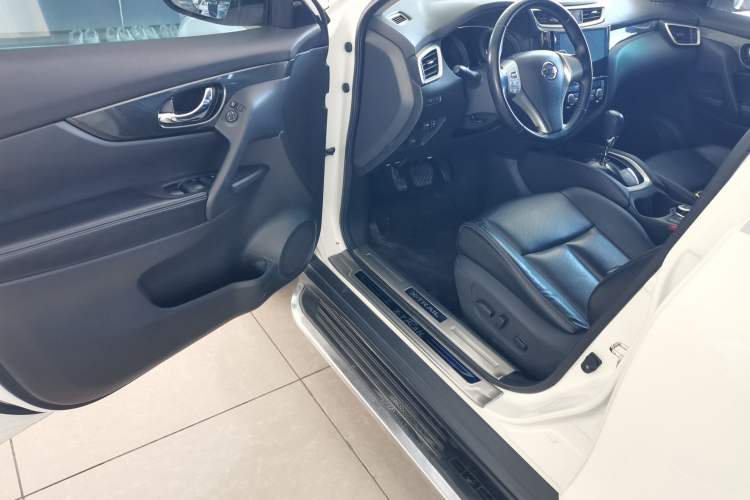 Used Nissan X-Trail 2015 2.5L CVT Leading MAX Edition 4WD Driver Seat