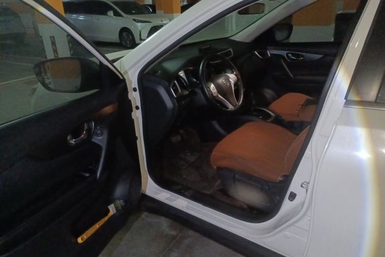 Used Nissan X-Trail 2015 2.0L CVT Comfort MAX Edition 2WD Driver Seat