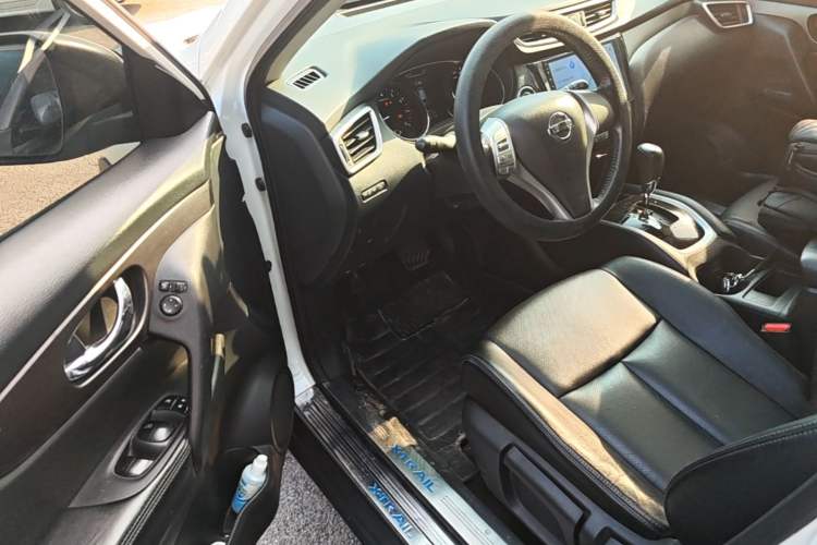 Used Nissan X-Trail 2015 2.0L CVT Comfort MAX Edition 2WD Driver Seat