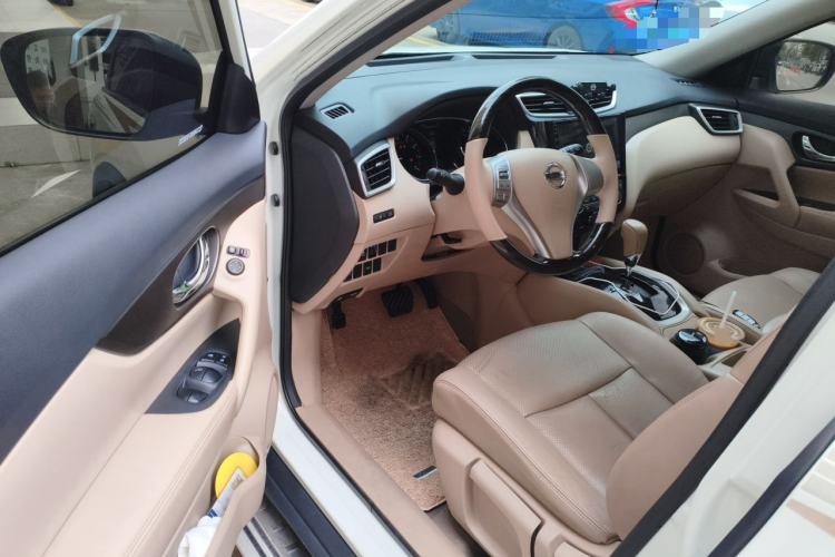 Used Nissan X-Trail 2015 2.0L CVT Comfort MAX Edition 2WD Driver Seat