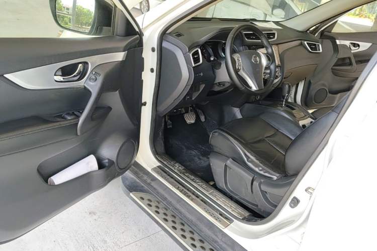 Used Nissan X-Trail 2015 2.0L CVT Comfort MAX Edition 2WD Driver Seat