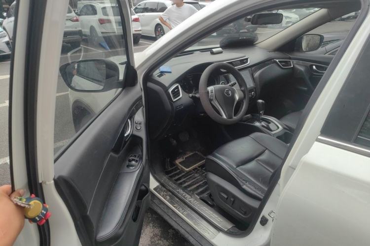 Used Nissan X-Trail 2015 2.5L CVT Leading MAX Edition 4WD Driver Seat