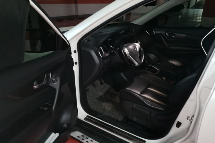 Used Nissan X-Trail 2015 2.0L CVT Comfort MAX Edition 2WD Driver Seat