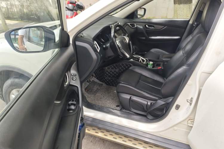Used Nissan X-Trail 2015 2.0L CVT Comfort MAX Edition 2WD Driver Seat