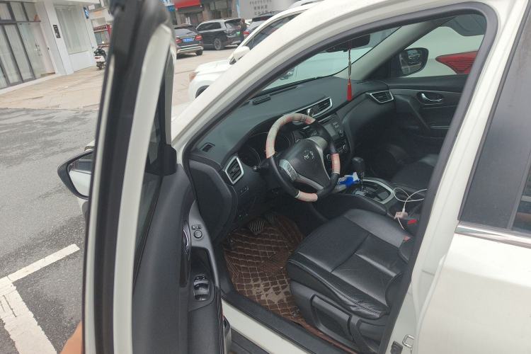Used Nissan X-Trail 2015 2.0L CVT Comfort MAX Edition 2WD Driver Seat