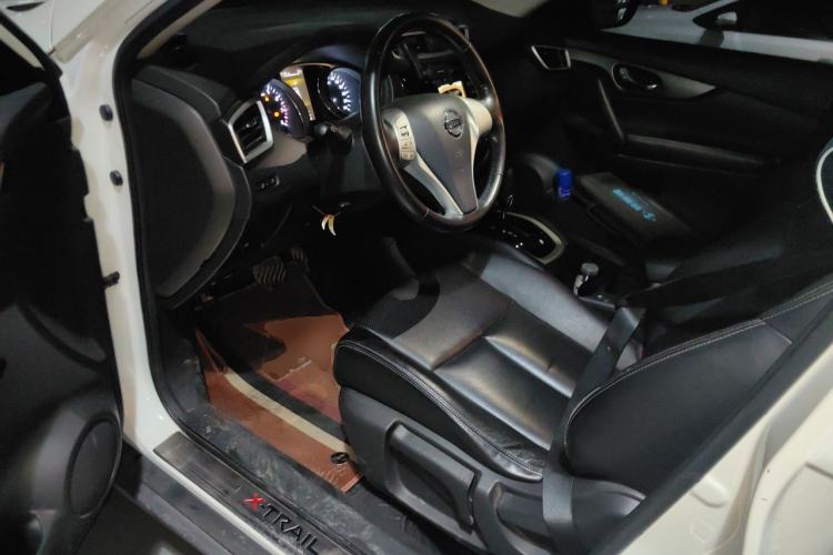 Used Nissan X-Trail 2015 2.0L CVT Comfort MAX Edition 2WD Driver Seat