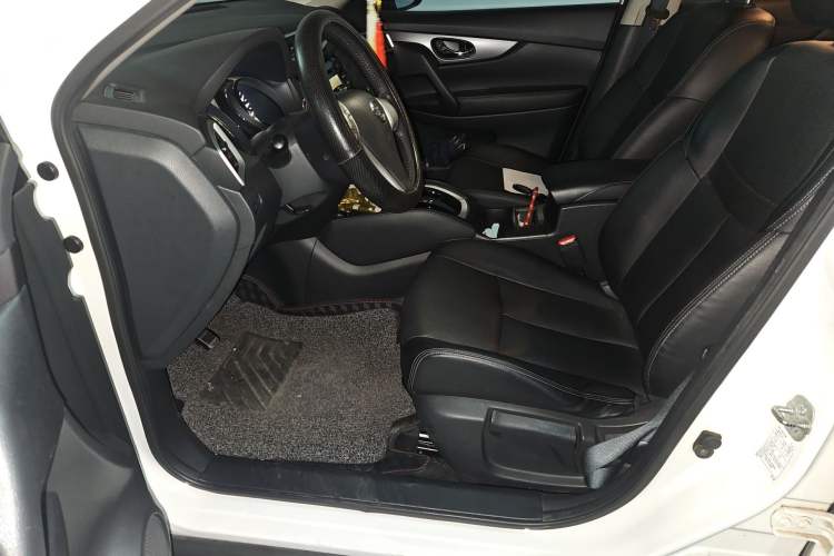 Used Nissan X-Trail 2015 2.0L CVT Comfort MAX Edition 2WD Driver Seat