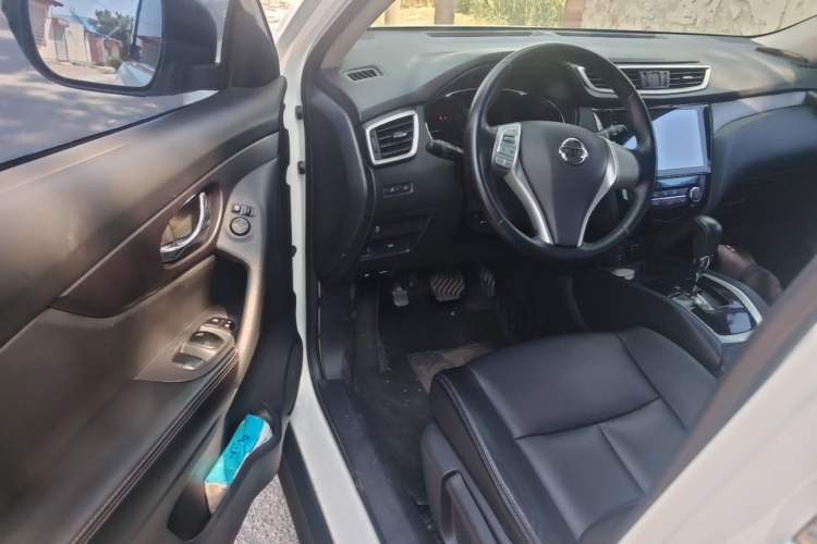 Used Nissan X-Trail 2015 2.0L CVT Comfort MAX Edition 2WD Driver Seat
