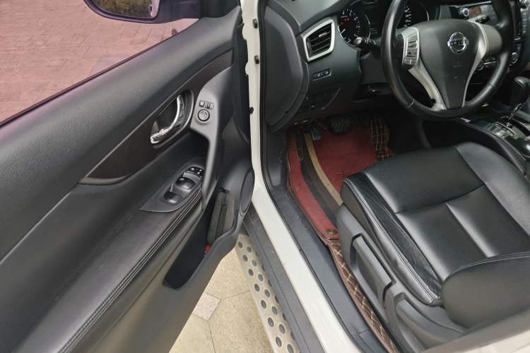 Used Nissan X-Trail 2015 2.0L CVT Comfort MAX Edition 2WD Driver Seat