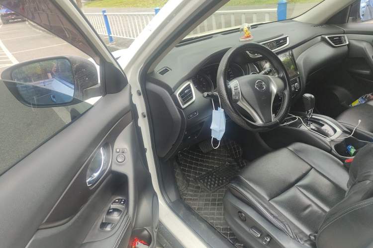 Used Nissan X-Trail 2015 2.0L CVT Comfort MAX Edition 2WD Driver Seat