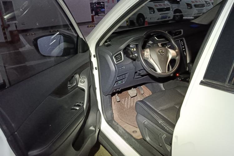 Used Nissan X-Trail 2015 2.0L CVT Comfort MAX Edition 2WD Driver Seat