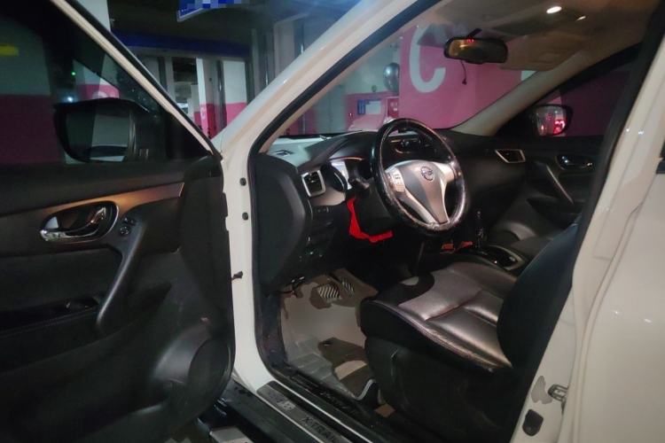 Used Nissan X-Trail 2015 2.0L CVT Comfort MAX Edition 2WD Driver Seat