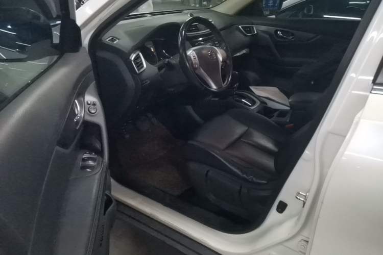 Used Nissan X-Trail 2015 2.0L CVT Comfort MAX Edition 2WD Driver Seat