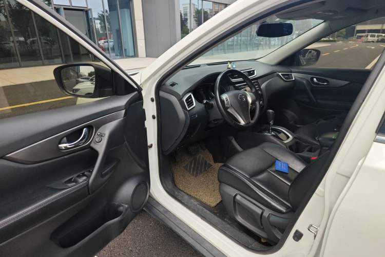 Used Nissan X-Trail 2015 2.0L CVT Comfort MAX Edition 2WD Driver Seat