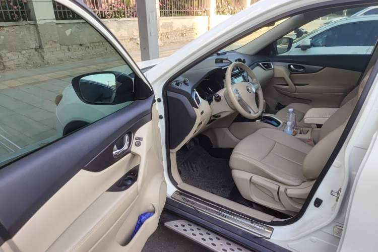 Used Nissan X-Trail 2015 2.0L CVT Comfort MAX Edition 2WD Driver Seat