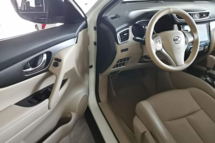 Used Nissan X-Trail 2015 2.0L CVT Comfort MAX Edition 2WD Driver Seat