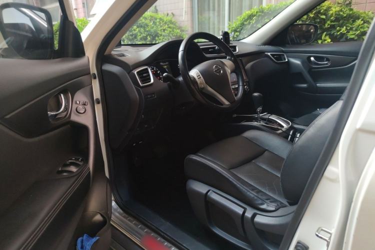 Used Nissan X-Trail 2015 2.0L CVT Comfort MAX Edition 2WD Driver Seat