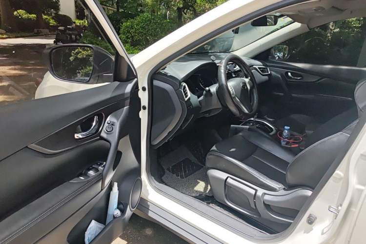 Used Nissan X-Trail 2015 2.0L CVT Comfort MAX Edition 2WD Driver Seat