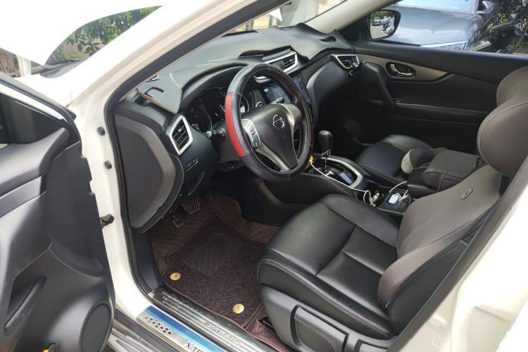 Used Nissan X-Trail 2015 2.0L CVT Comfort MAX Edition 2WD Driver Seat
