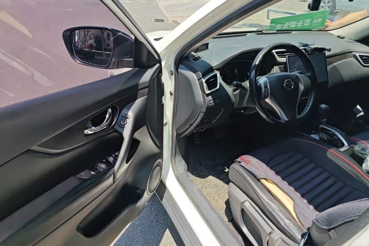 Used Nissan X-Trail 2015 2.0L CVT Comfort MAX Edition 2WD Driver Seat