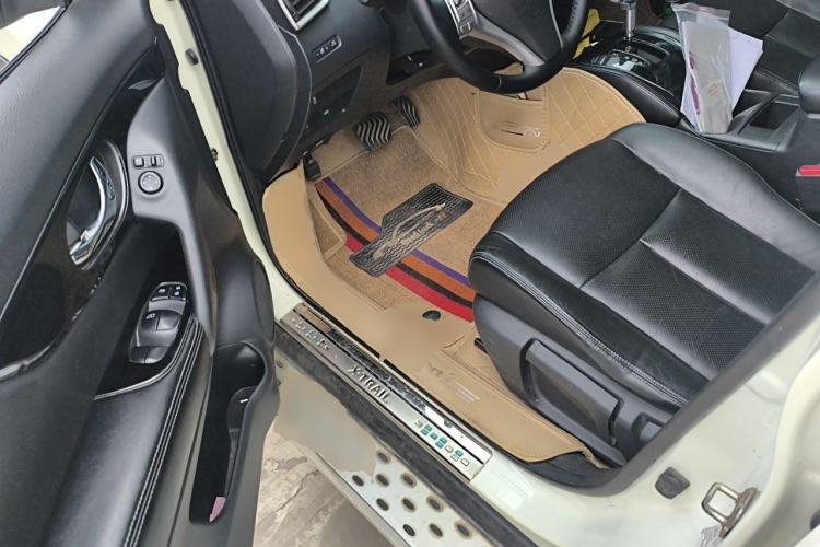 Used Nissan X-Trail 2015 2.0L CVT Comfort MAX Edition 2WD Driver Seat