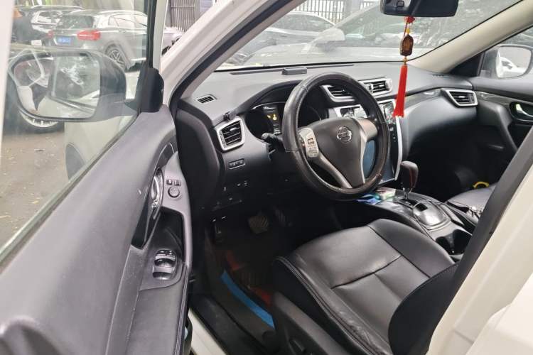 Used Nissan X-Trail 2015 2.5L CVT Leading MAX Edition 4WD Driver Seat