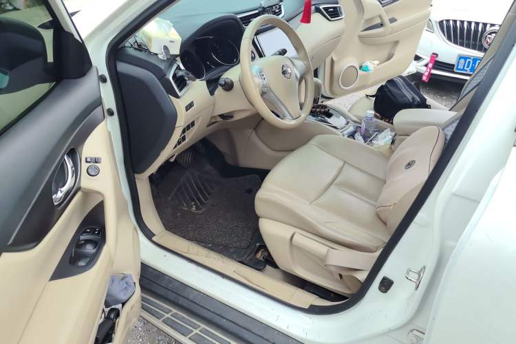 Used Nissan X-Trail 2015 2.0L CVT Comfort MAX Edition 2WD Driver Seat