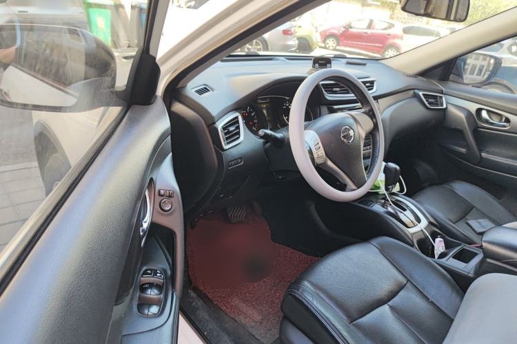 Used Nissan X-Trail 2015 2.0L CVT Comfort MAX Edition 2WD Driver Seat