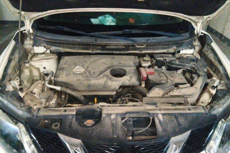 Used Nissan X-Trail 2015 2.0L CVT Comfort MAX Edition 2WD Engine Bay