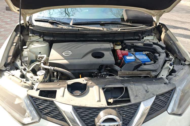 Used Nissan X-Trail 2015 2.0L CVT Comfort MAX Edition 2WD Engine Bay