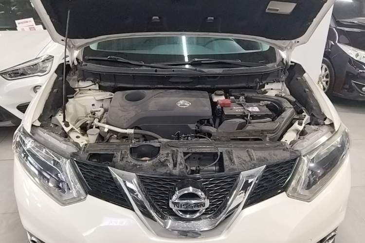 Used Nissan X-Trail 2015 2.5L CVT Leading MAX Edition 4WD Engine Bay
