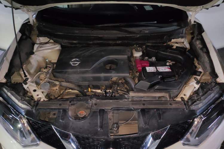 Used Nissan X-Trail 2015 2.0L CVT Comfort MAX Edition 2WD Engine Bay