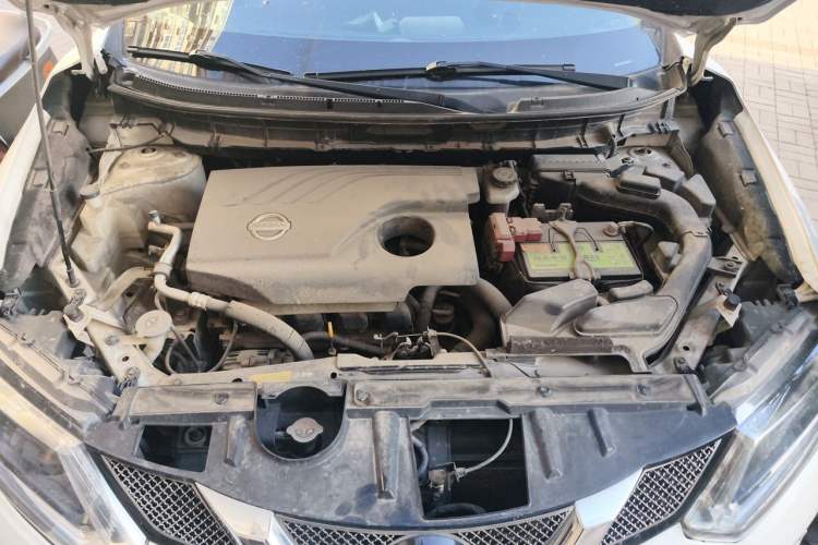 Used Nissan X-Trail 2015 2.0L CVT Comfort MAX Edition 2WD Engine Bay