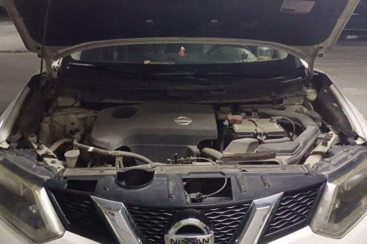 Used Nissan X-Trail 2015 2.5L CVT Leading MAX Edition 4WD Engine Bay