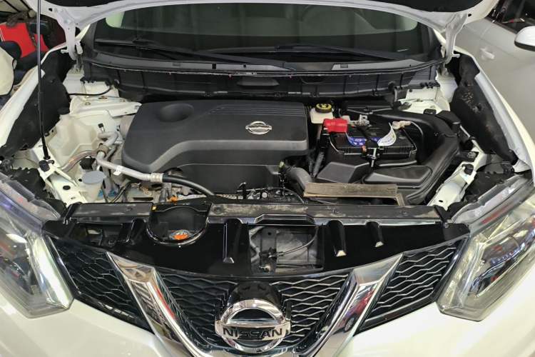 Used Nissan X-Trail 2015 2.5L CVT Leading MAX Edition 4WD Engine Bay