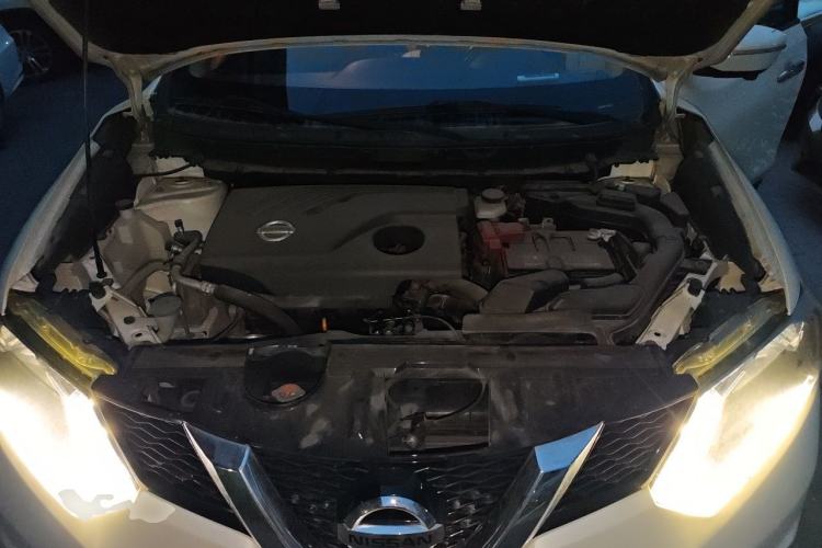 Used Nissan X-Trail 2015 2.0L CVT Comfort MAX Edition 2WD Engine Bay