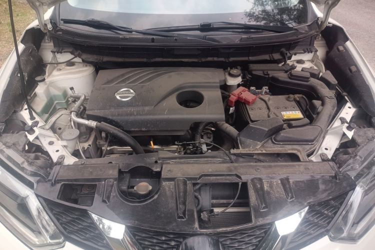 Used Nissan X-Trail 2015 2.0L CVT Comfort MAX Edition 2WD Engine Bay