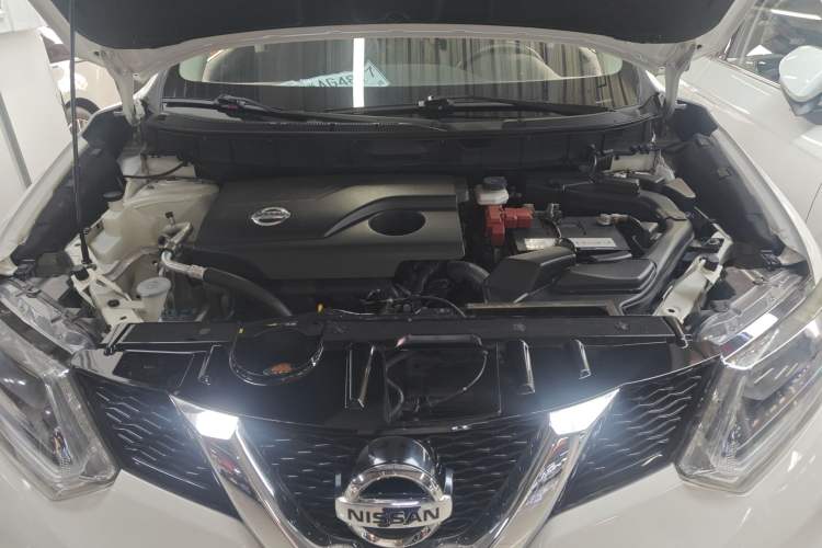 Used Nissan X-Trail 2015 2.0L CVT Comfort MAX Edition 2WD Engine Bay