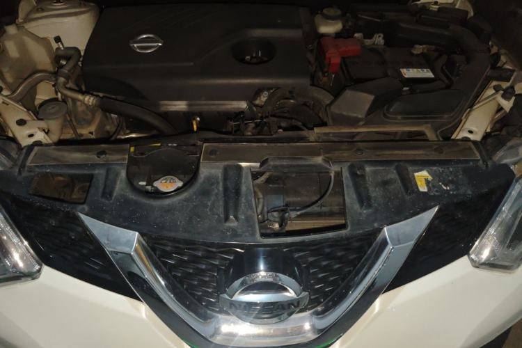 Used Nissan X-Trail 2015 2.0L CVT Comfort MAX Edition 2WD Engine Bay