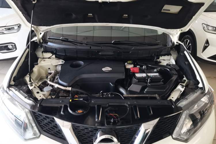 Used Nissan X-Trail 2015 2.5L CVT Leading MAX Edition 4WD Engine Bay