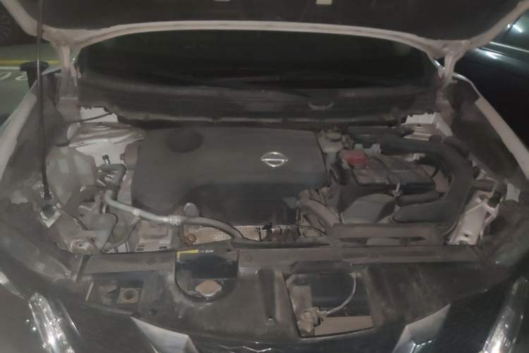 Used Nissan X-Trail 2015 2.5L CVT Leading MAX Edition 4WD Engine Bay