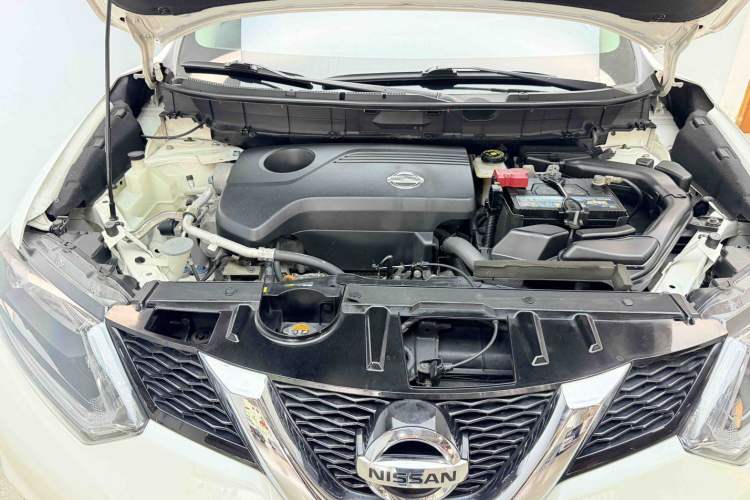 Used Nissan X-Trail 2015 2.5L CVT Leading MAX Edition 4WD Engine Bay