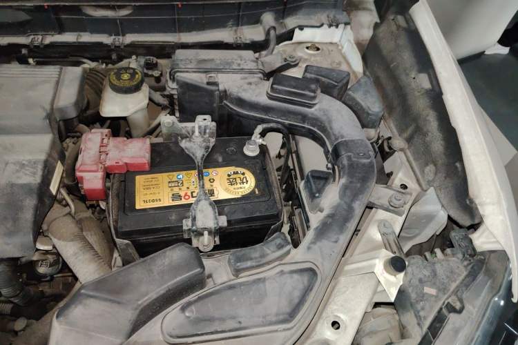 Used Nissan X-Trail 2015 2.0L CVT Comfort MAX Edition 2WD Engine Bay Left