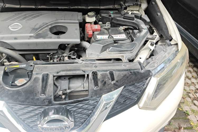 Used Nissan X-Trail 2015 2.0L CVT Comfort MAX Edition 2WD Engine Bay Left