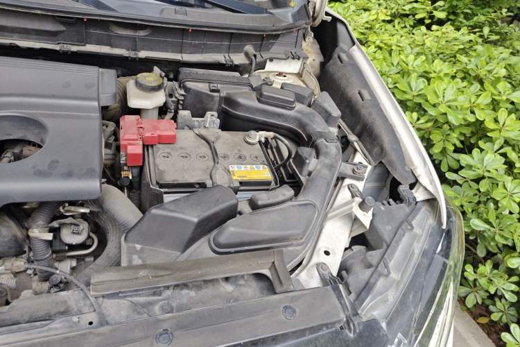 Used Nissan X-Trail 2015 2.0L CVT Comfort MAX Edition 2WD Engine Bay Left