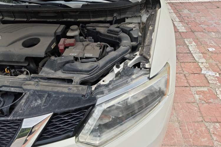 Used Nissan X-Trail 2015 2.0L CVT Comfort MAX Edition 2WD Engine Bay Left
